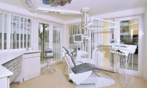 Zahnarzt Germering - Ronny Kauley - Praxisimpressionen - Behandlungszimmer 2